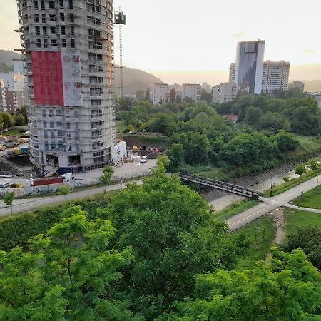 Apartman Bulevar Stupine トゥズラ エクステリア 写真