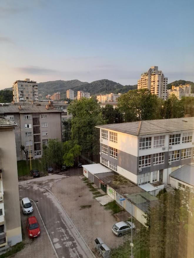 Apartman Bulevar Stupine トゥズラ エクステリア 写真