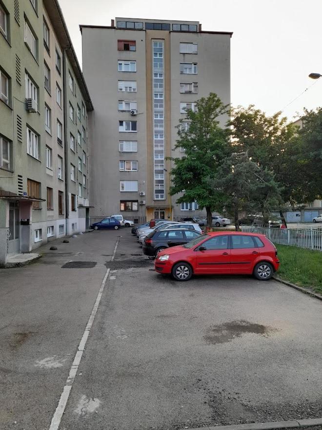 Apartman Bulevar Stupine トゥズラ エクステリア 写真