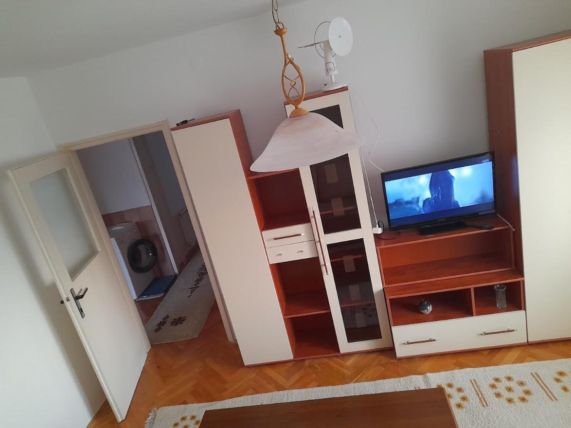 Apartman Bulevar Stupine トゥズラ エクステリア 写真