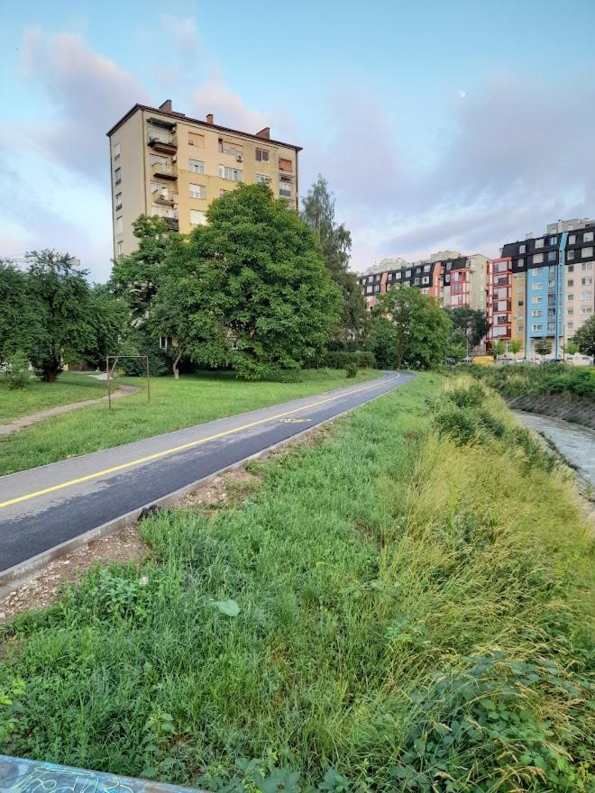 Apartman Bulevar Stupine トゥズラ エクステリア 写真