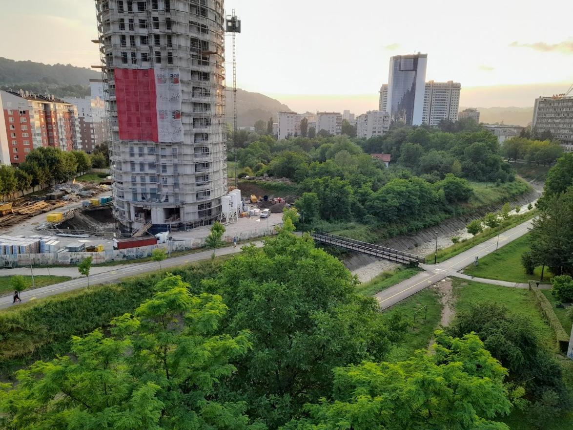 Apartman Bulevar Stupine トゥズラ エクステリア 写真