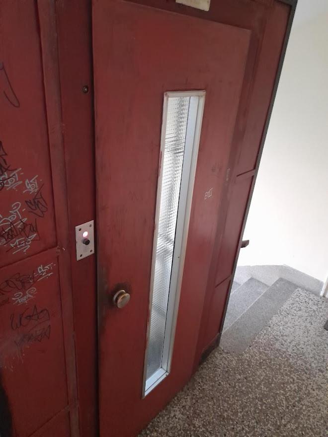 Apartman Bulevar Stupine トゥズラ エクステリア 写真
